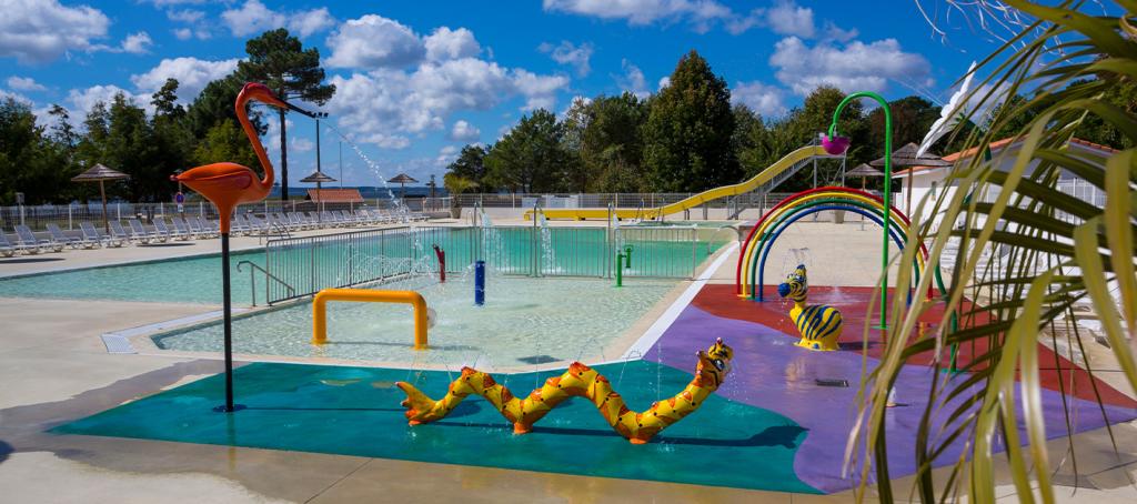 Piscine au camping Le Pipiou